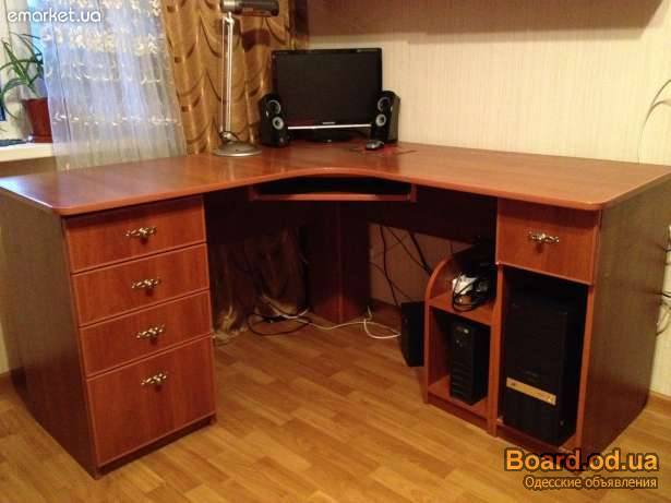 Продам письменный/компъютерный угловой стол!в спросус.