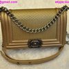 luxurymoda4me-wholesale is a dealer in chanel hand