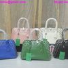 garment4u offer luxury handbags.